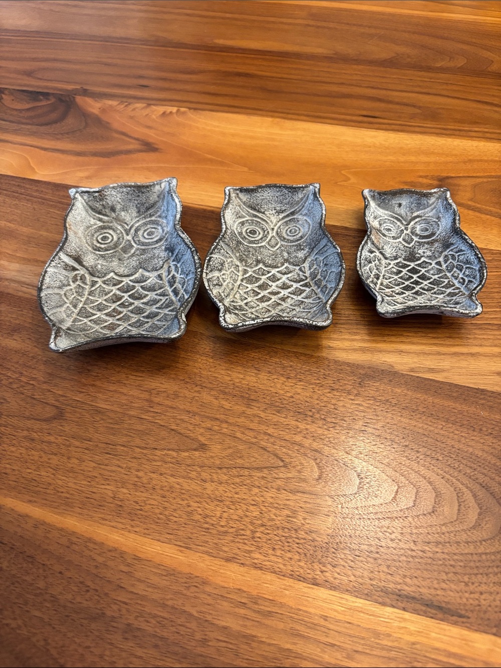 Two’s Company Cast Iron Metal Nesting Set of 3 Owls Heavy White Wash